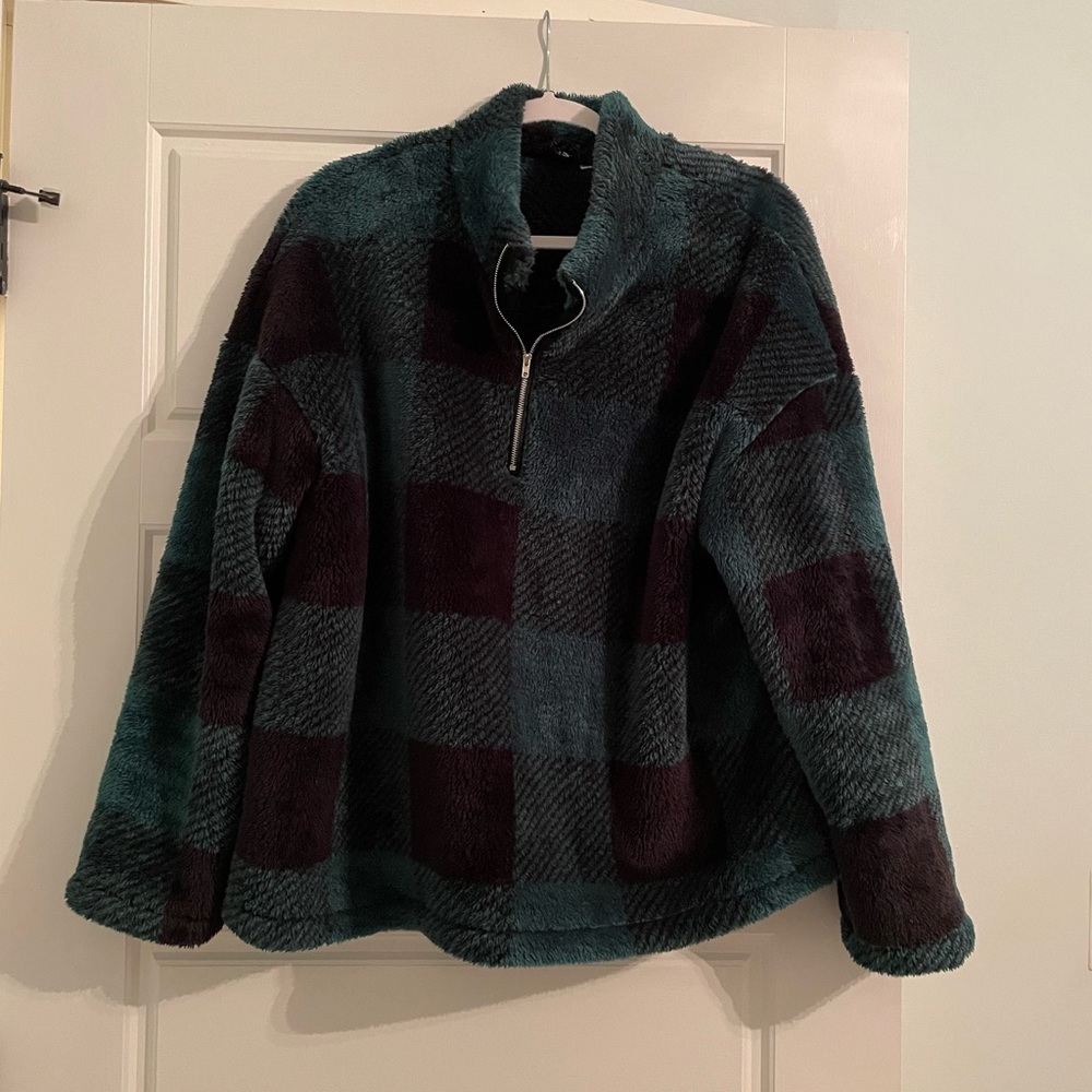 NEW without tags green and black pullover Sherpa